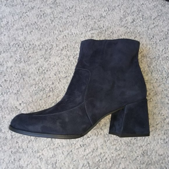 Eileen Fisher Harper genuine suede booties New in box size 7 - Picture 1 of 7